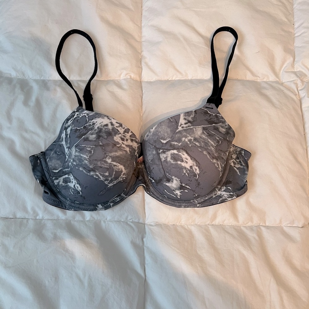 Victoria’s Secret PINK lightly lined bra